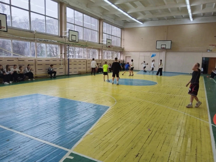 Подвижная игра на кубок Деда мороза  "снайпер ".