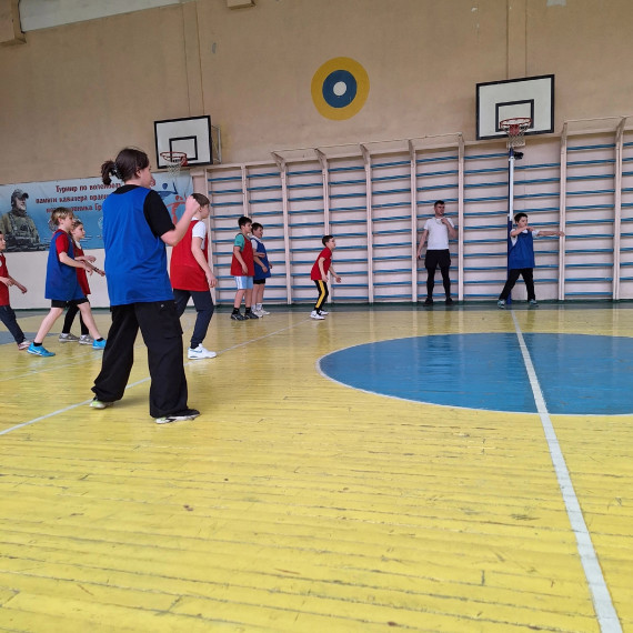 Внутришкольные соревнования по баскетболу.